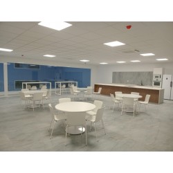 Mobiliario entregado y...